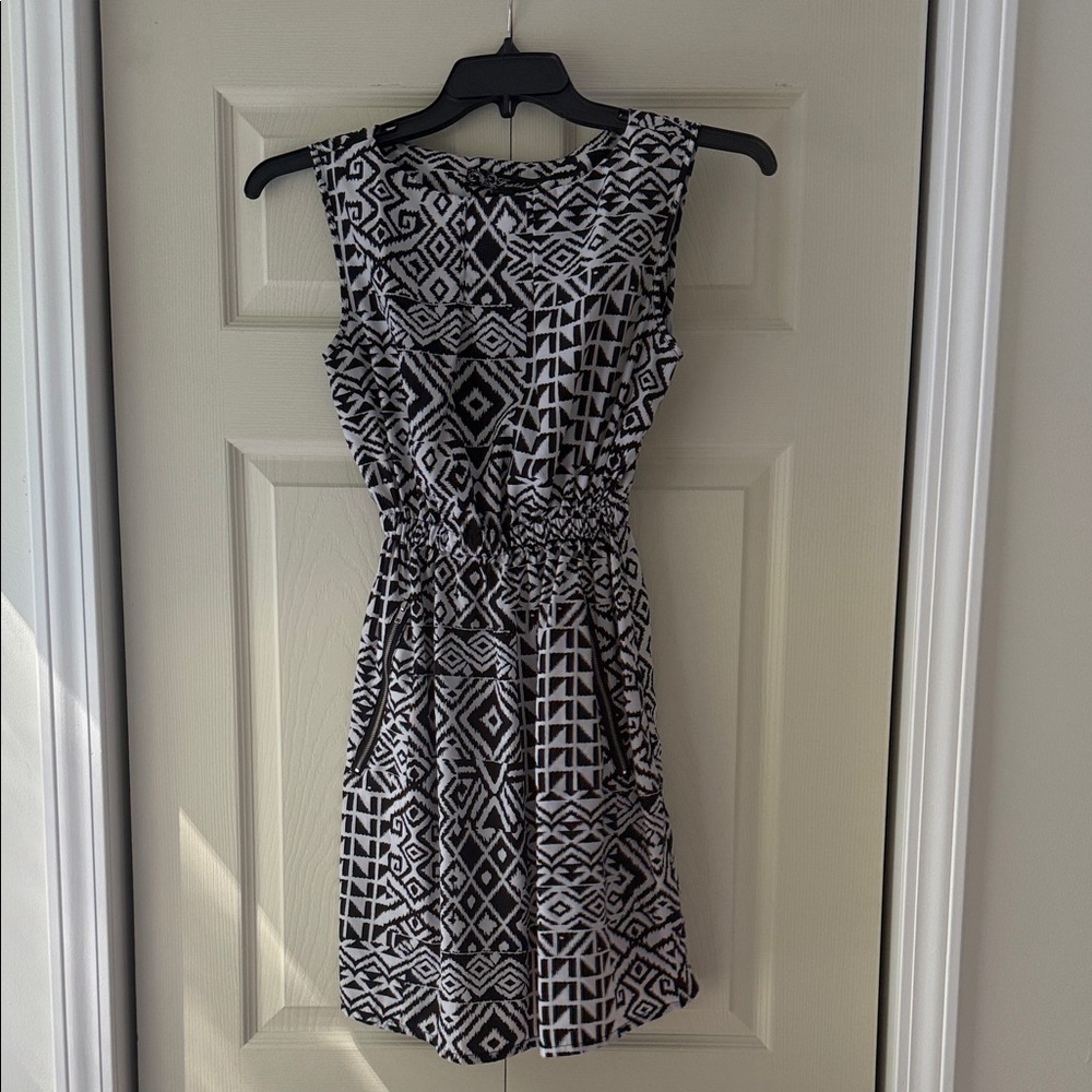 Feathers Monochrome Patterned Mini Dress